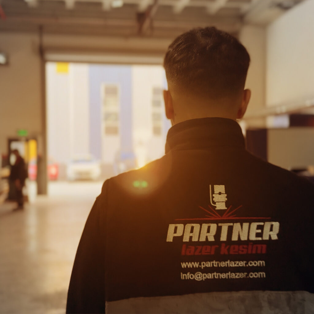 partnerlazer.com cnc operatörü fabrika içi